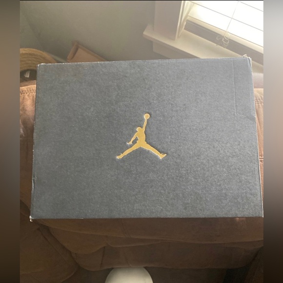 Jordan 12 - Picture 6 of 7